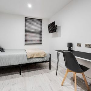 6 bedroom house to rent - Photo 2