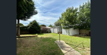 THREE BEDROOM HOME IN PRIME LOCATION. - Photo 2