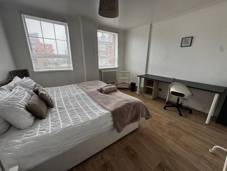 2 Bed Flat, Atlantic Mansions, SO14 - Photo 3