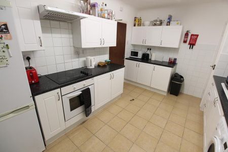 3 bedroom ground floor flat to rent - Photo 5