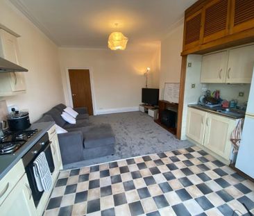 1 Bed Flat, Spen Road, LS16 - Photo 1