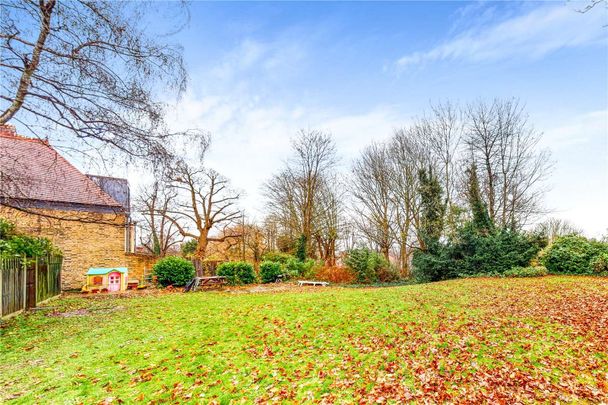 A fantastic 2 bedroom apartment with access to communal gardens. - Photo 1