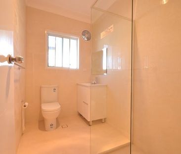 Huge Family Home - Photo 5