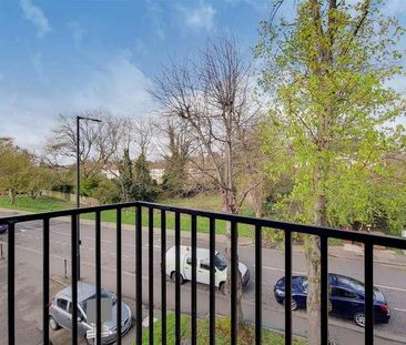 Holly Lodge, Winchmore Hill, London, N21 - Photo 2