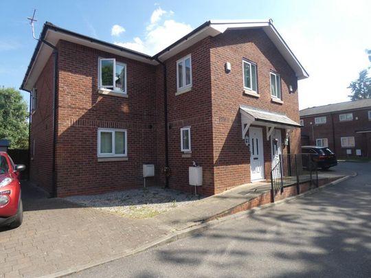 4 bedroom semi-detached house to rent - Photo 1