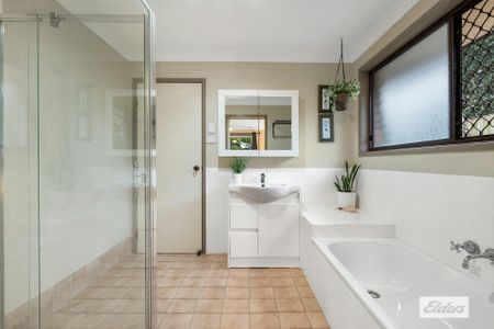 LOWSET GEM ON ANAKIE DRIVE! - Photo 3