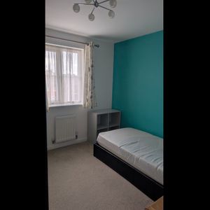 Room in a Shared House, Emerson Square, BS7 - Photo 3