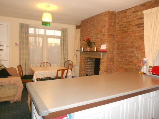 2 bedroom house share to rent - Photo 1