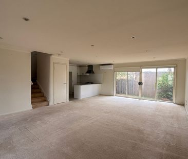 Spacious Family Townhouse - Photo 1
