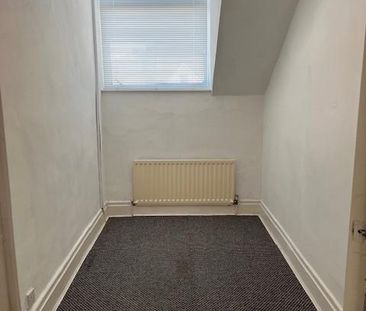 3 bedroom flat to rent - Photo 6