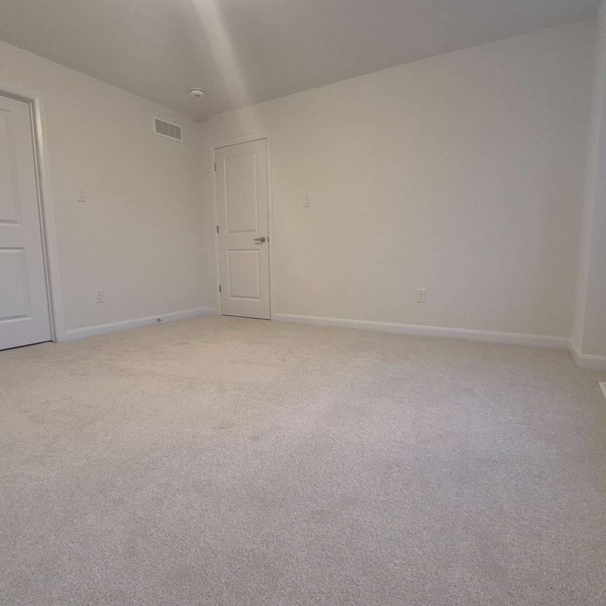 For Lease - 139 INVENTION Boulevard, Kanata, Ontario - Photo 1