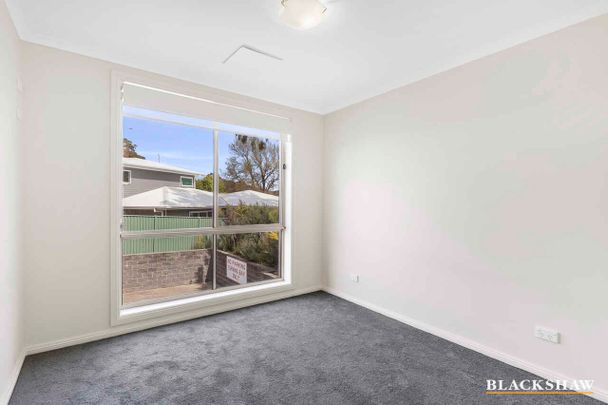 Bright and Modern Ground-Level Townhouse in Ainsworth Terrace - Photo 1