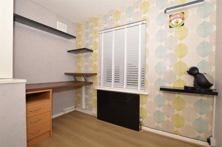 3 bedroom semi-detached house to rent - Photo 4