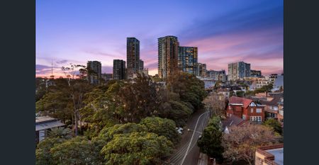 North Facing One Bedroom Apartment - Walk to Everything! - Photo 4