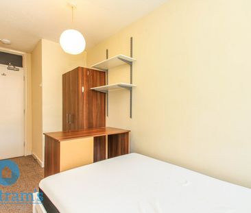 References Pending - 4 bed Mid Terraced House - Photo 6