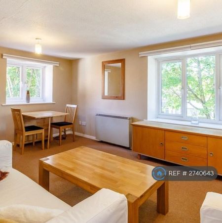 2 bedroom flat to rent - Photo 2