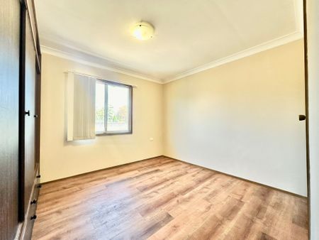 Position Perfect - Photo 3