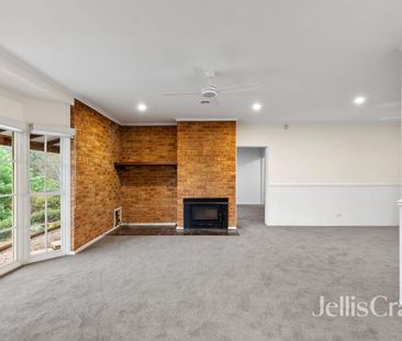 Space, Serenity and Sweeping Views - Photo 3