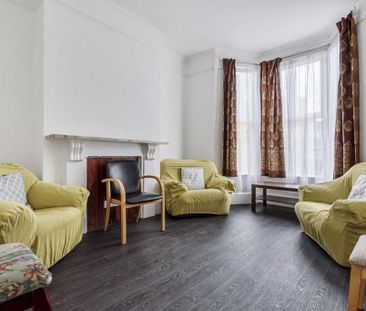 4 bedroom property to rent - Photo 1