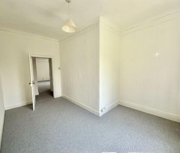 4 bedroom semi-detached house to rent - Photo 5