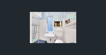 One bedroom with study in the heart of Kings Cross - Photo 2