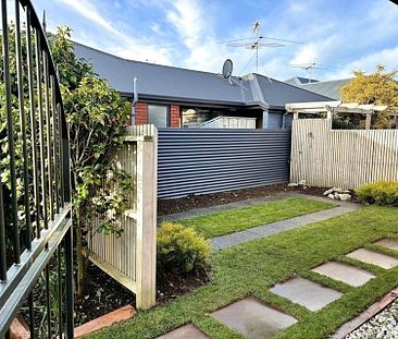 Windsor, 3 Bedroom + attached double garage - Photo 1