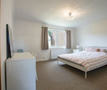 Situated in the highly sought-after coastal village of Bosham, West... - Photo 3