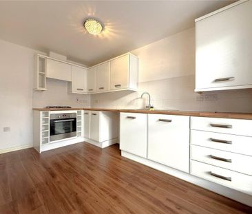 3 bedroom end of terrace house to rent - Photo 4