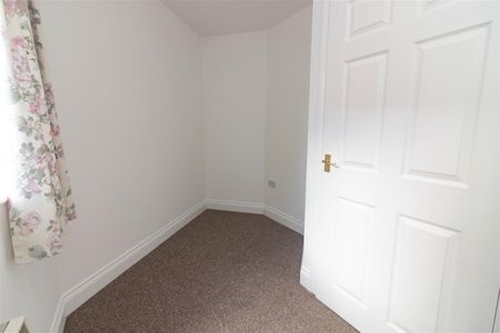 2 Bedroom Flat - Ground Floor - Photo 3