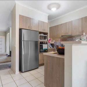 Glen Waverley - Photo 2