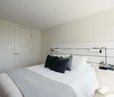 Vertu Suites — 2 Bedroom + Den | 2 Bath - Photo 3