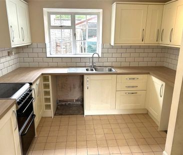 3 bedroom semi-detached house to rent - Photo 2