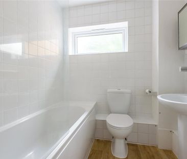 3 bedroom apartment to rent - Photo 4