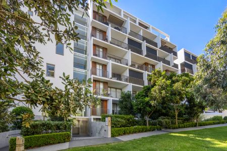 “Contemporary Comfort in a Prime Location” - Photo 2