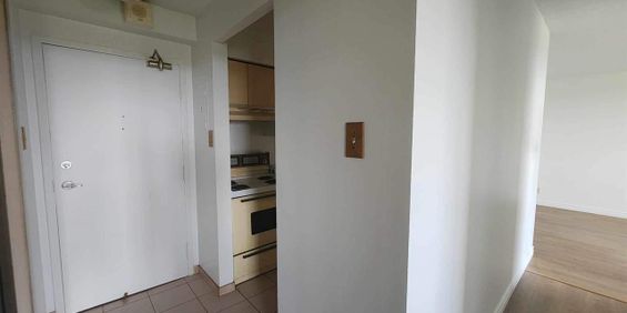 2 CH - 1 SDB - Laval - $1,600 /mo - Photo 3