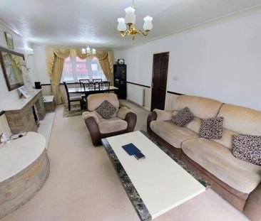 3 bedroom detached house to rent - Photo 2