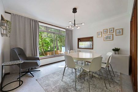 A four bedroom detached house, set in a sought after location. Available 3rd July on a flexible furnishing basis. - Photo 3