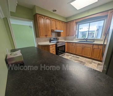 $2,195 / 3 br / 1 ba / Bright 3-Bedroom Upper Unit in St. Catharines - Photo 6