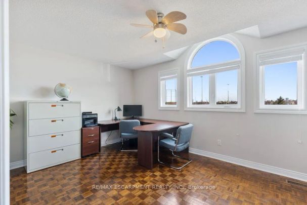 Detached Home For Lease | W9251835 - Photo 1