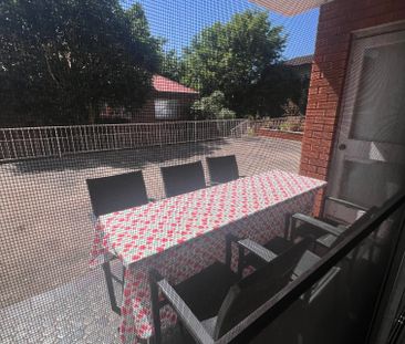 Kensington - Photo 1