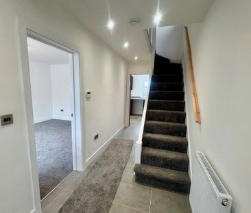 3 bedroom semi-detached house to rent - Photo 5