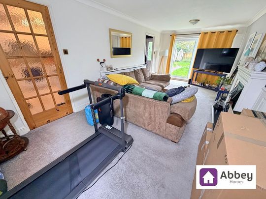 4 bedroom end of terrace house to rent - Photo 1