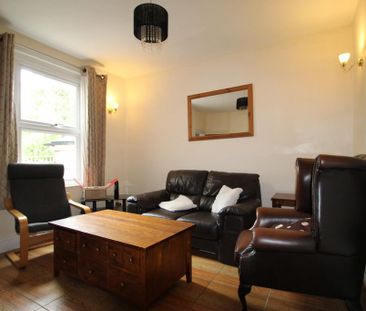 5 bedroom end of terrace house to rent - Photo 1