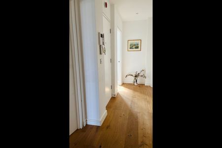 1 Bed Flat, London, W4 - Photo 2