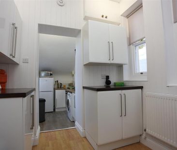 2 bedroom flat to rent - Photo 6