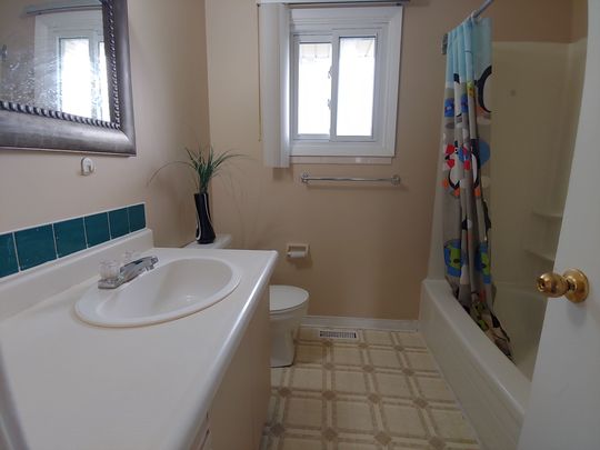 For Lease - 1004 Lawson Road, London North, Ontario - Photo 1