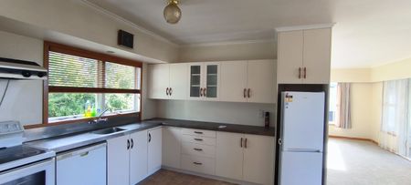 Two-bedroom with sea views near Howick Village - Photo 2