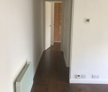 Spacious 1 Bedroom Flat in Prime Location, Worcester Park - Photo 2