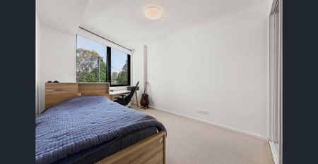 Stylish 1-Bed Apartment with Study in Mount Colah - Photo 5