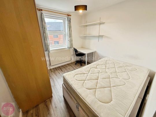 Castle Boulevard, Lenton, England - Photo 1